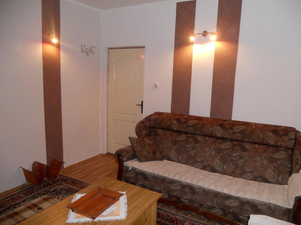 Apartments Marijana ติวัต ภายนอก รูปภาพ